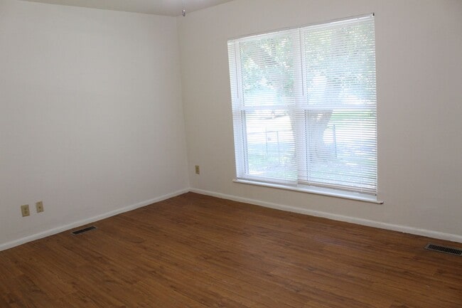 1120 Lanore Dr in Urbana, IL - Building Photo - Building Photo