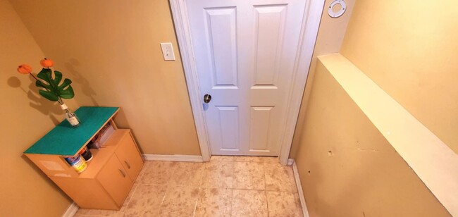 8986 Vanderveer St, Unit Ground floor