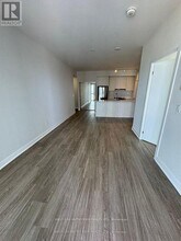 430 Square One Dr in Mississauga, ON - Building Photo - Building Photo