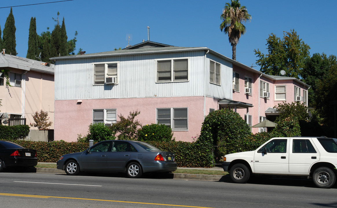 13233 Oxnard St in Van Nuys, CA - Building Photo