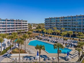 7205 Thomas Dr in Panama City Beach, FL - Building Photo - Building Photo