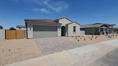 2012 E Brooklyn Dr in Casa Grande, AZ - Building Photo - Building Photo