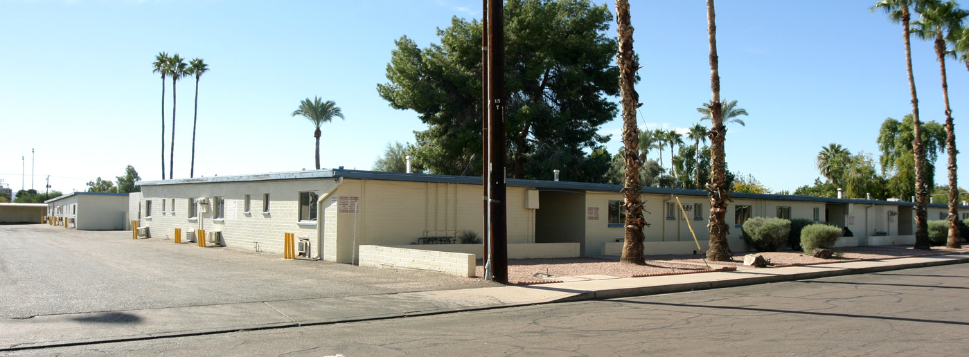 Coral Canyon in Phoenix, AZ - Building Photo