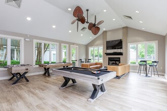 Peninsula Grove in Hampton, VA - Foto de edificio - Interior Photo