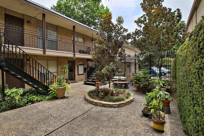 1412 Hawthorne St in Houston, TX - Building Photo - Building Photo