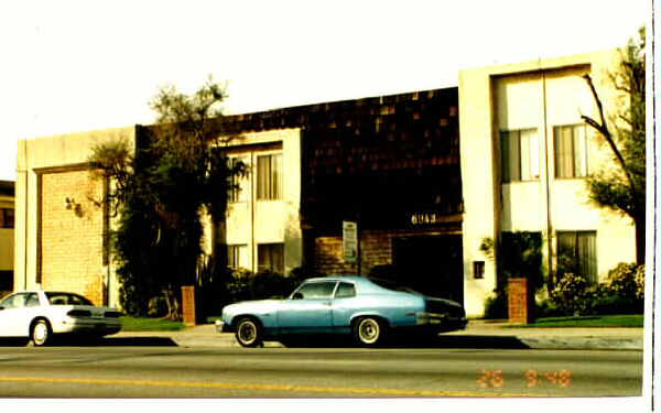 Whitsett Gardens in North Hollywood, CA - Foto de edificio - Building Photo