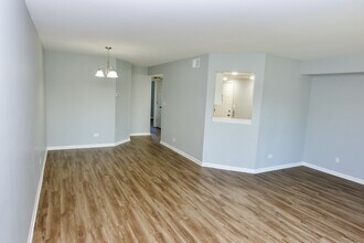 10347 Dearlove Rd in Glenview, IL - Building Photo - Building Photo