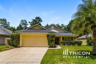 495 Apple Creek Dr in Jacksonville, FL - Building Photo