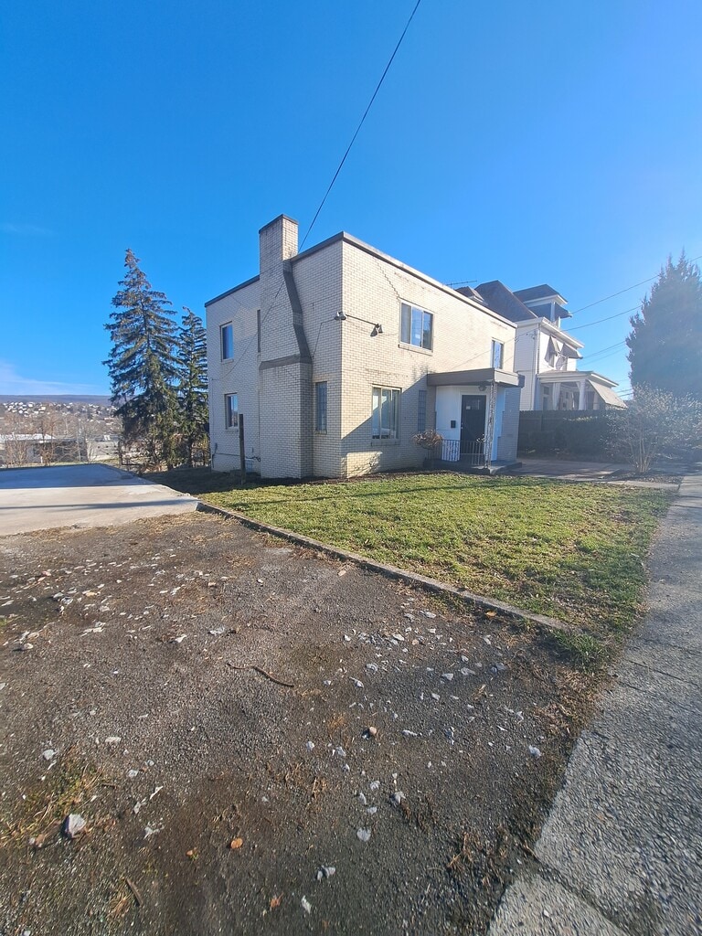 77 Charles St Rentals in Uniontown, PA