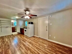 904 Denton St in Denton, TX - Building Photo - Building Photo