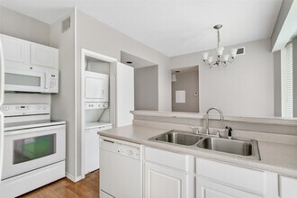 2002 N Fitzhugh Ave, Unit 1 in Dallas, TX - Building Photo - Building Photo