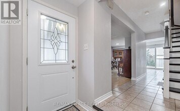 39 Courtleigh Square in Brampton, ON - Building Photo - Building Photo