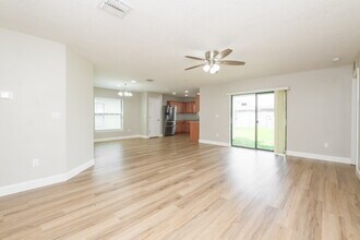 655 Chatham Walk Dr in Ruskin, FL - Building Photo - Building Photo