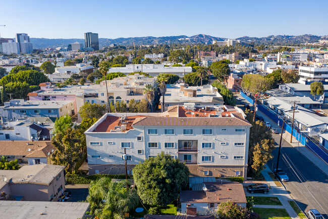 Corinth in Los Angeles, CA - Foto de edificio - Building Photo