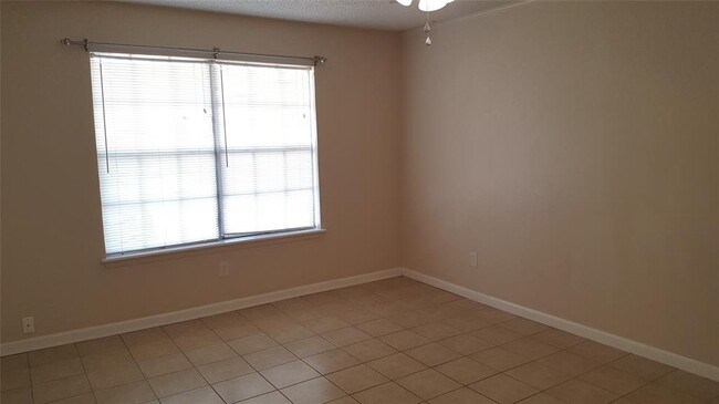 831 Russell Cir in Norman, OK - Building Photo - Building Photo