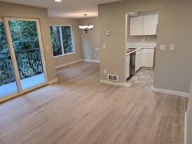 12704 NE 144th St, Unit A103 in Kirkland, WA - Building Photo