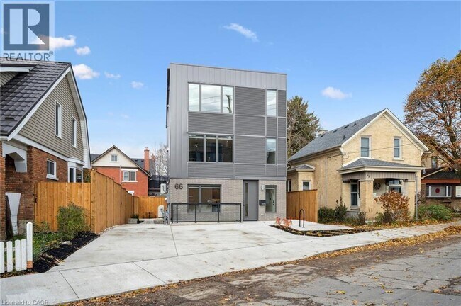 66 Union St E in Waterloo, ON - Building Photo - Building Photo