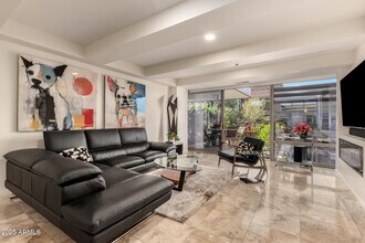 7131 E Rancho Vista Dr in Scottsdale, AZ - Building Photo - Building Photo