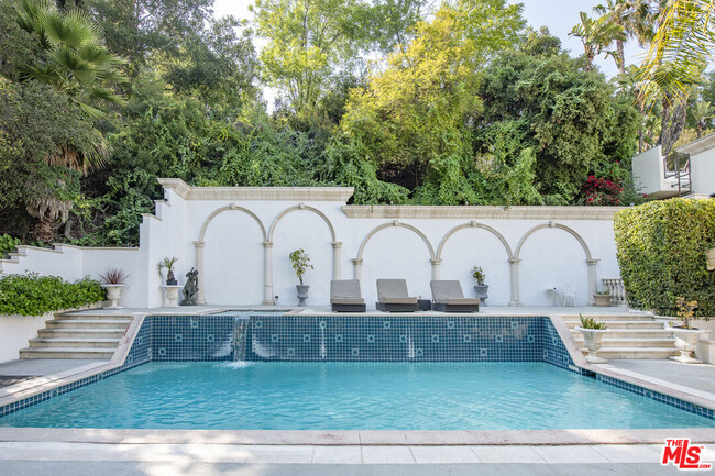 3780 1/2 Multiview Dr in Los Angeles, CA - Building Photo - Building Photo