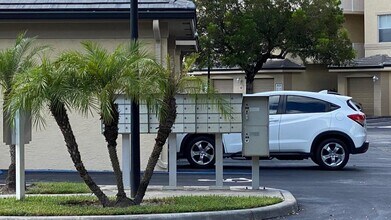 2060 Greenview Shores Blvd in Wellington, FL - Foto de edificio - Building Photo