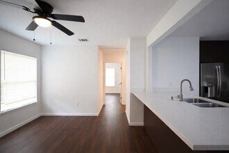 916 Parkway Dr in Baytown, TX - Building Photo - Building Photo