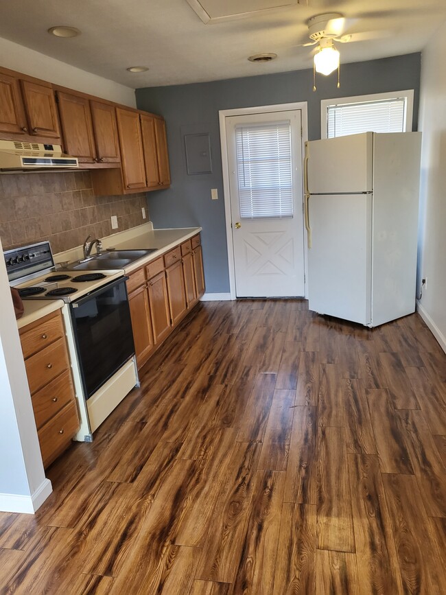 120 Cindy Ln, Unit 120