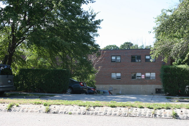 735-745 Truman Hwy in Hyde Park, MA - Foto de edificio - Building Photo