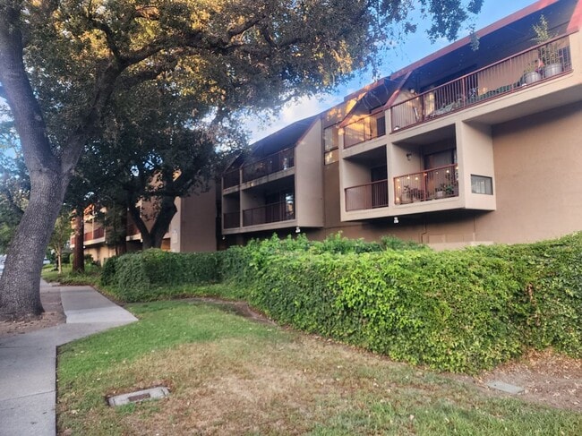 property at 1600 Carmel Dr