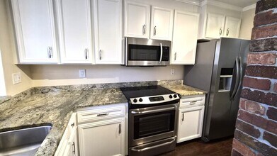 900 N Main St in Greenville, SC - Building Photo - Building Photo