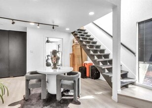 9821 Walnut St, Unit 203 in Dallas, TX - Building Photo - Building Photo