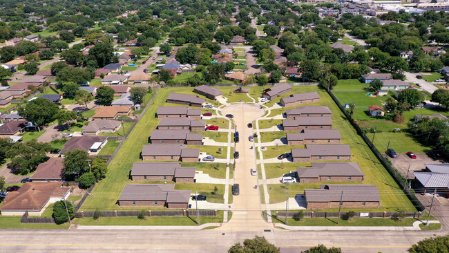 2401 - 2430 14th Ave N in Texas City, TX - Building Photo - Building Photo