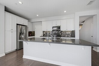 289 E Arrow Hwy in Glendora, CA - Building Photo - Building Photo