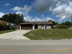 1701 41st Ter SW in Naples, FL - Building Photo
