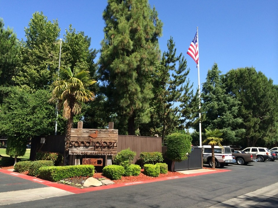 Sandpiper Village in Manteca, CA - Building Photo