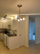 2025 E Greenwich Ave in Milwaukee, WI - Foto de edificio - Building Photo