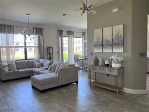 8816 Madrid Cir in Naples, FL - Building Photo - Building Photo