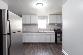 2146 Dequincy St in Indianapolis, IN - Foto de edificio - Building Photo