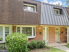 477 Hampton Ct in Falls Church, VA - Building Photo - Building Photo