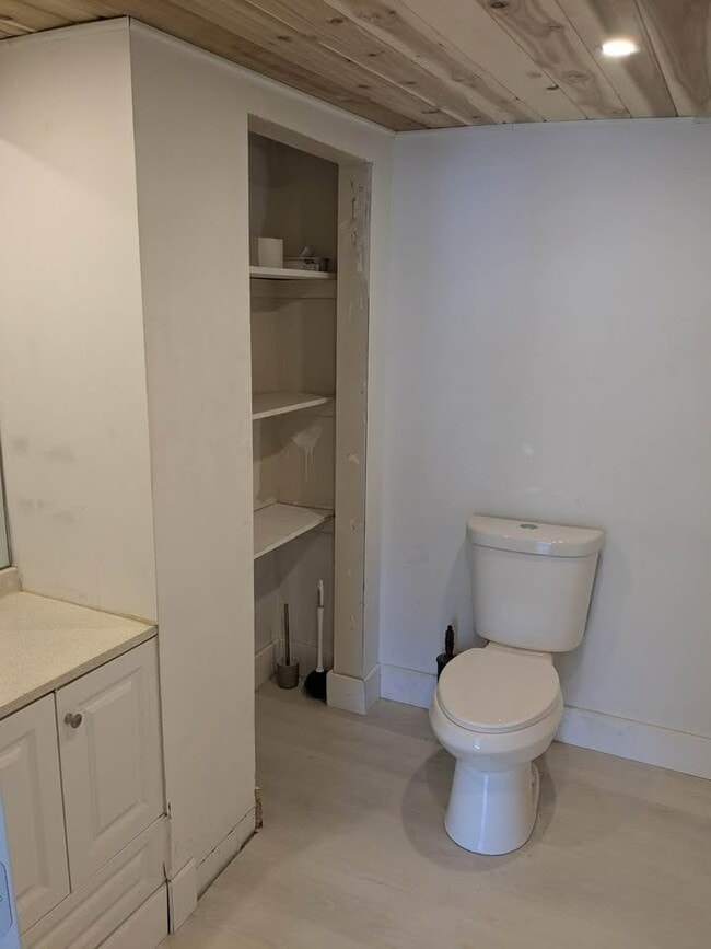 605 NE 27th St in Wilton Manors, FL - Foto de edificio - Building Photo