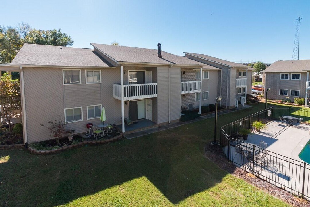 140 Lake Concord Rd NE in Concord, NC - Building Photo