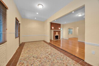 46 Montilla Ave in Coral Gables, FL - Building Photo - Building Photo