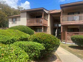 2300 W Michigan Ave in Pensacola, FL - Building Photo