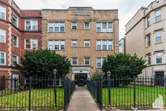 property at 1421 W Farwell Ave