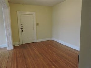 1688 Beacon St, Unit 16 in Brookline, MA - Foto de edificio - Building Photo