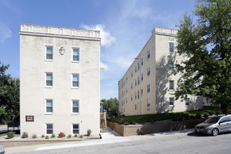 Carberry Apartments in Omaha, NE - Building Photo - Building Photo