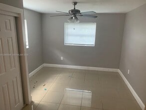 6621 NW 30th St in Sunrise, FL - Building Photo - Building Photo