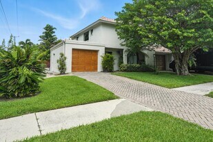 1140 5th St S in Naples, FL - Building Photo