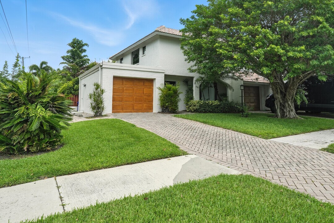 1140 5th St S in Naples, FL - Building Photo