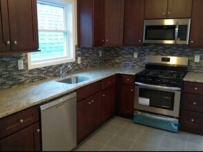 1021 Anna St, Unit 2 in Elizabeth, NJ - Building Photo - Building Photo