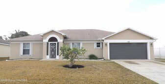 542 Octavius Rd SW in Palm Bay, FL - Building Photo